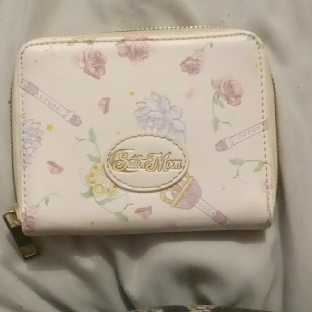 Exclusive hot topic salor moon wallet